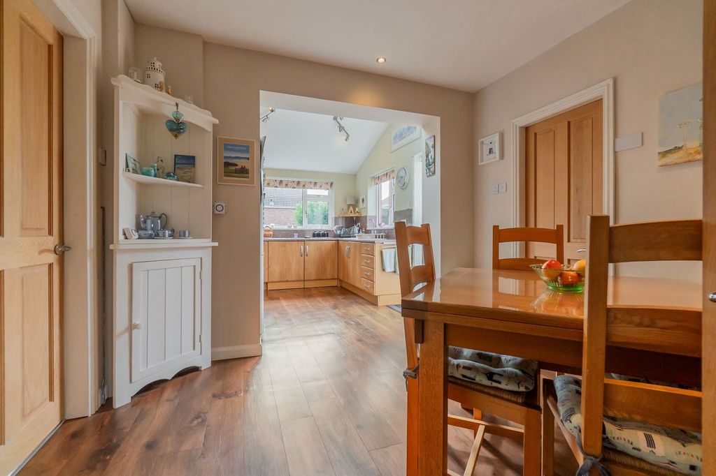 Property photo 2 of 27 Kitchen/Dining Room