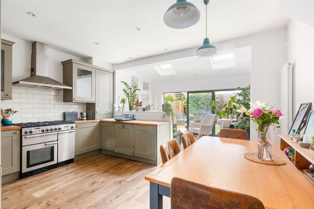 Property photo 2 of 12 Kitchen