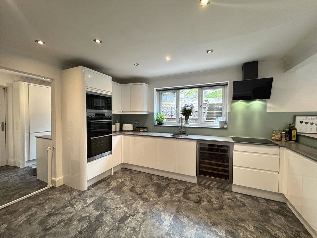 Property photo 2 of 43 Picture No. 45