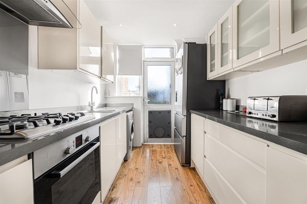 Property photo 3 of 14 2_72381.Jpg