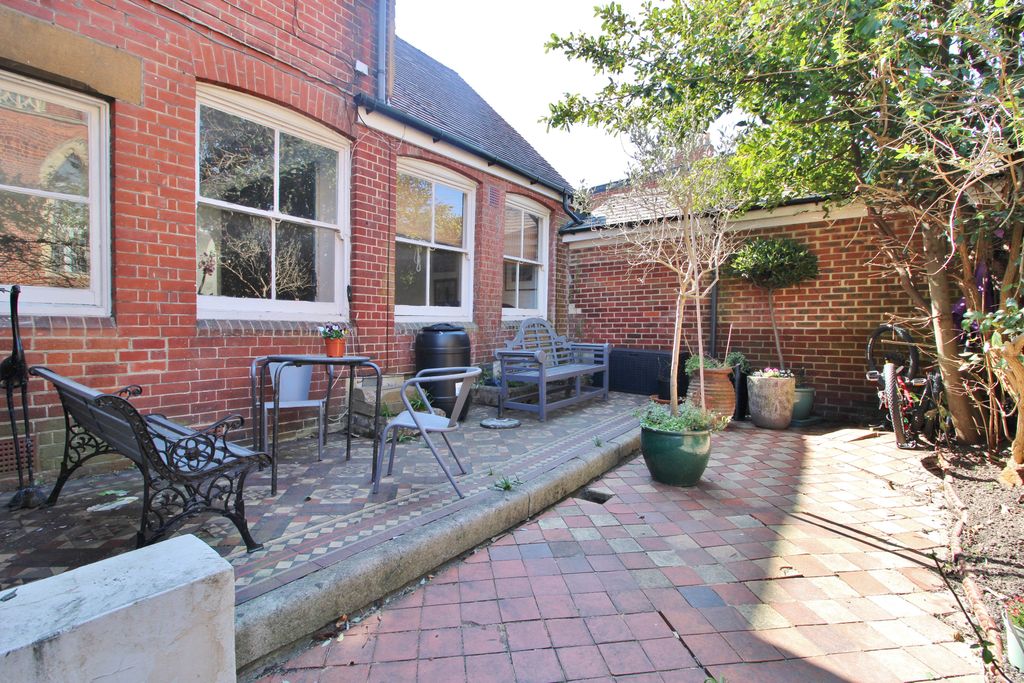 Property photo 3 of 8