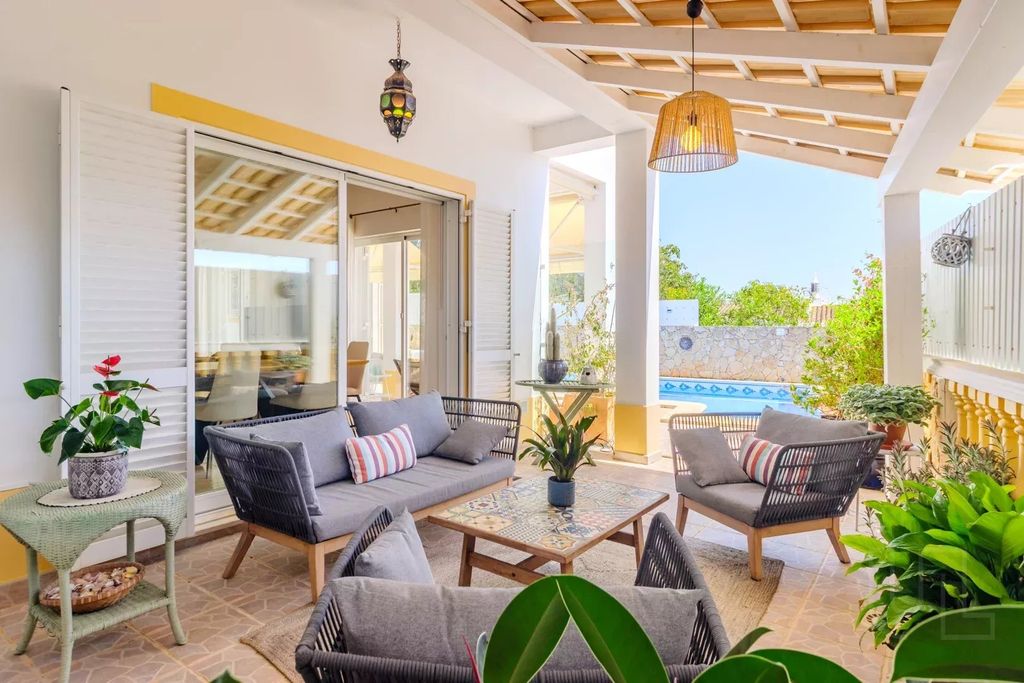 Property photo 1 of 119