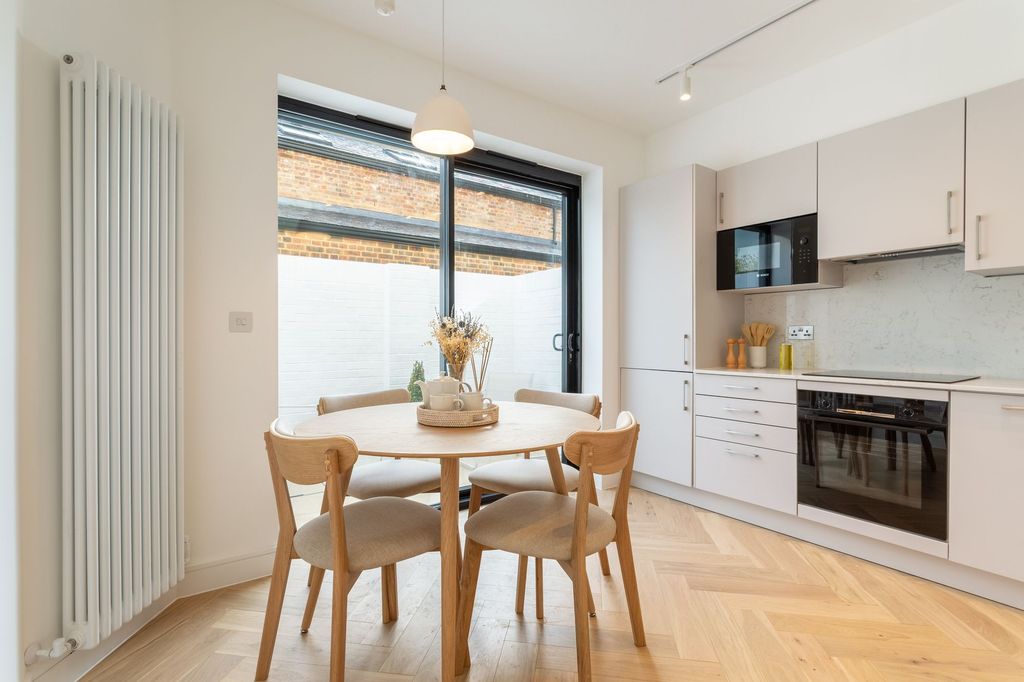 Property photo 3 of 24