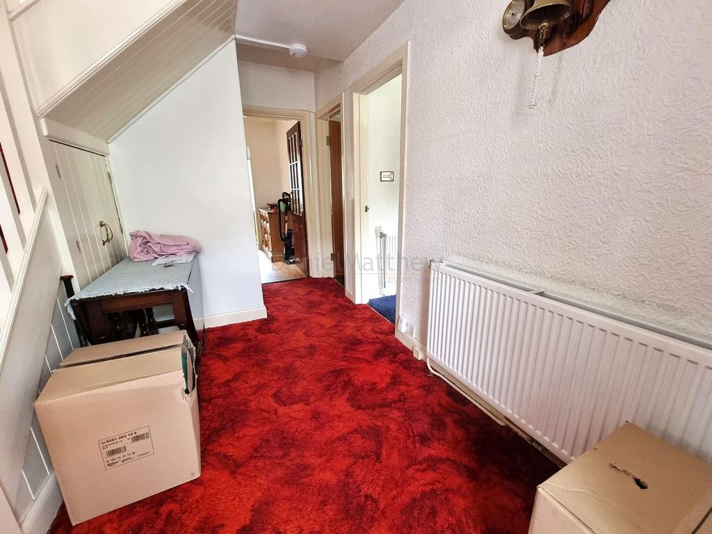 Property photo 3 of 25 Hallway