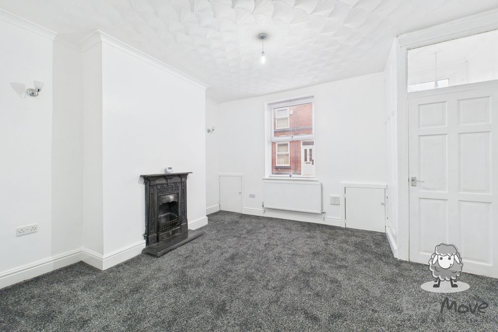 Property photo 2 of 12 Ewemove - Bruce Street 2