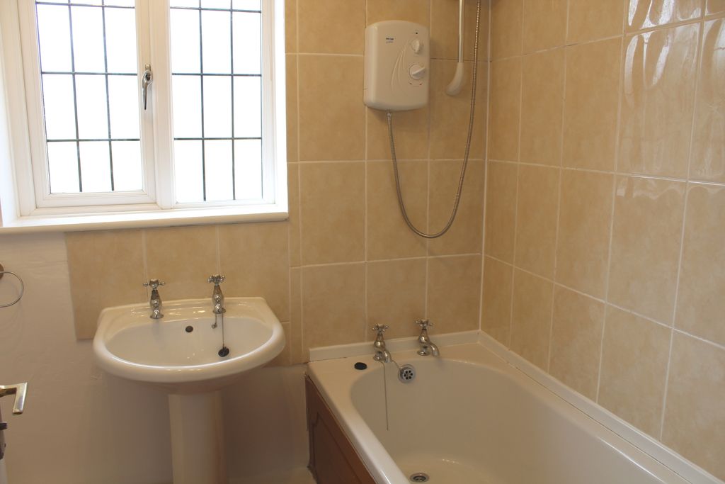 Property photo 3 of 11 Macon Close