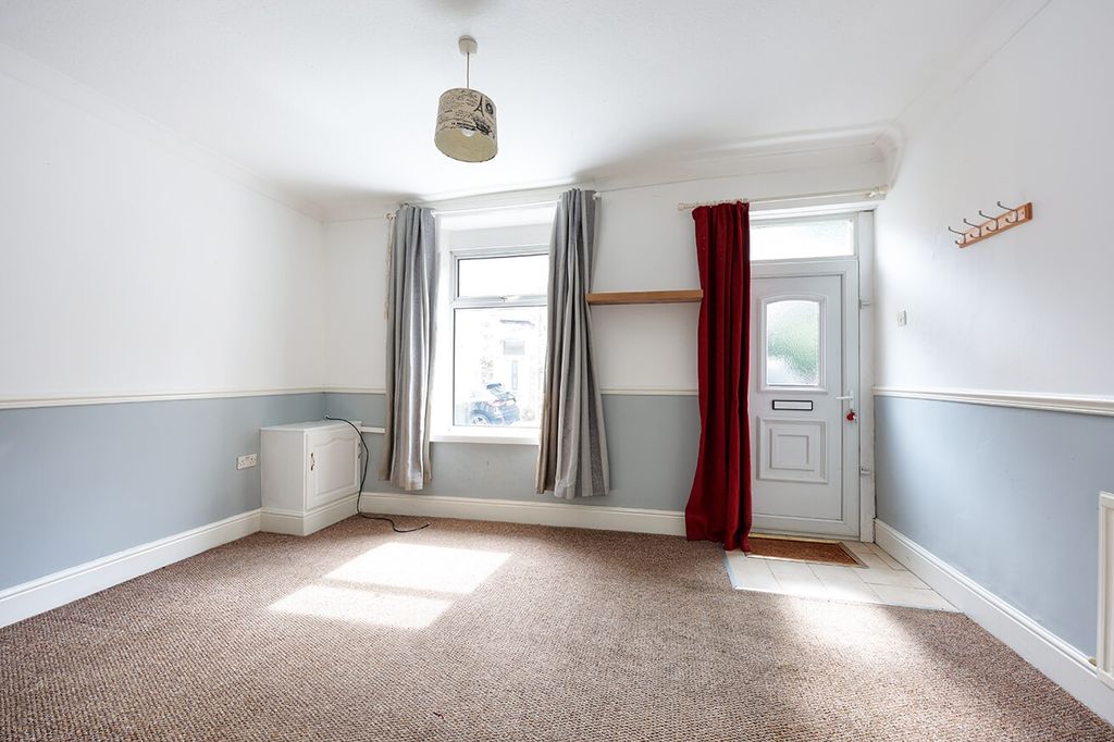 Property photo 2 of 11 4486121