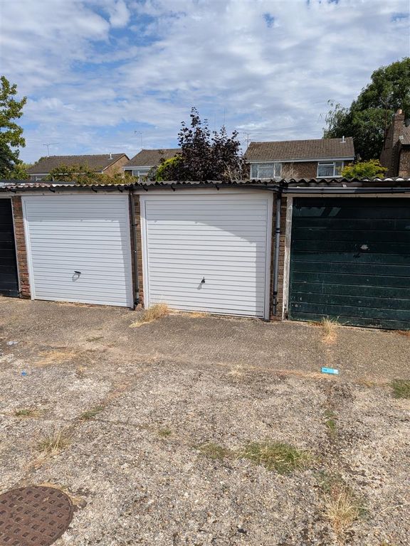 Property photo 2 of 3 Garage Hemel Hempstead (2).Jpg