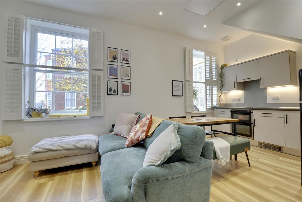 Property photo 2 of 17 Kitchen/Lounge/Diner