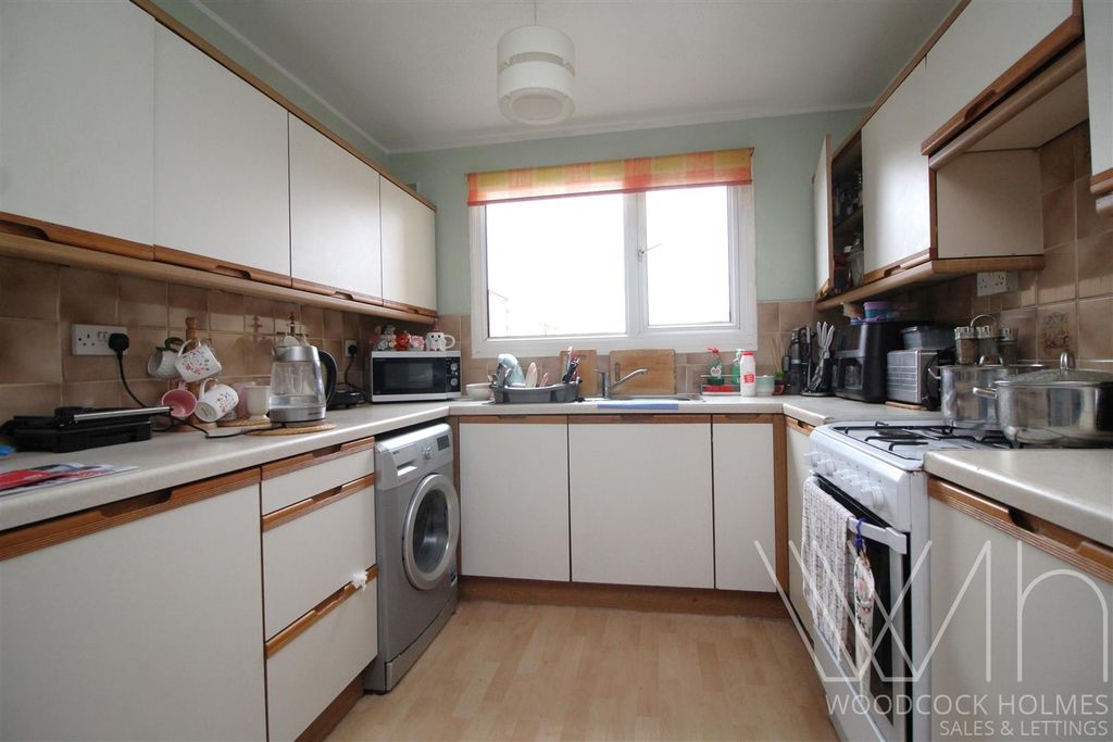 Property photo 3 of 9 Kitchen .Jpg