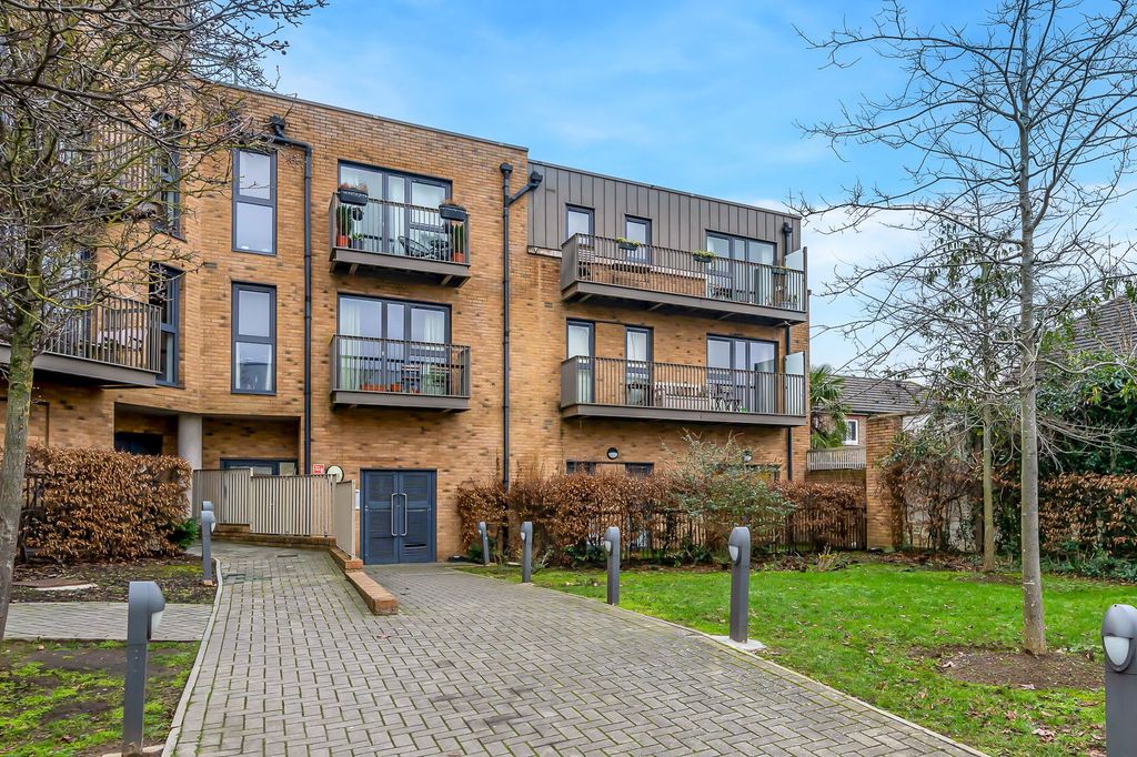 Property photo 2 of 19