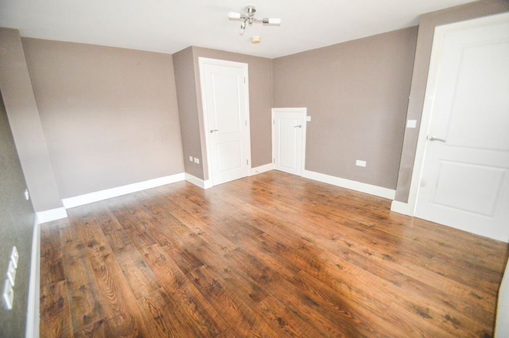 Property photo 3 of 11 Living Room