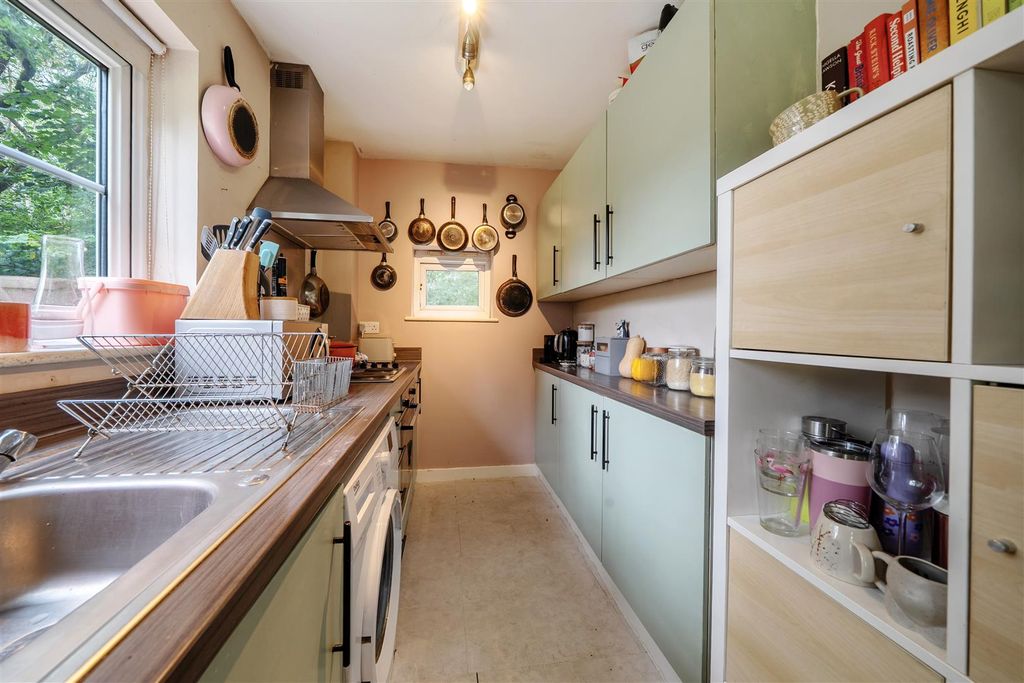 Property photo 3 of 18 Kitchen