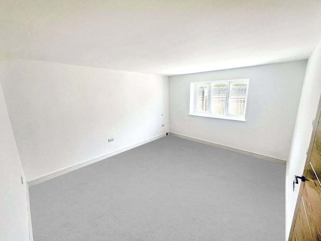 Property photo 3 of 12 Master Bedroom