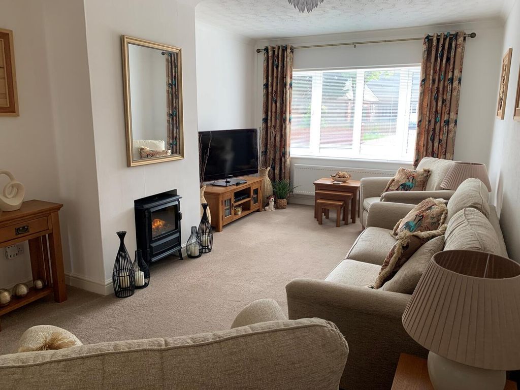 Property photo 2 of 23 Living Room