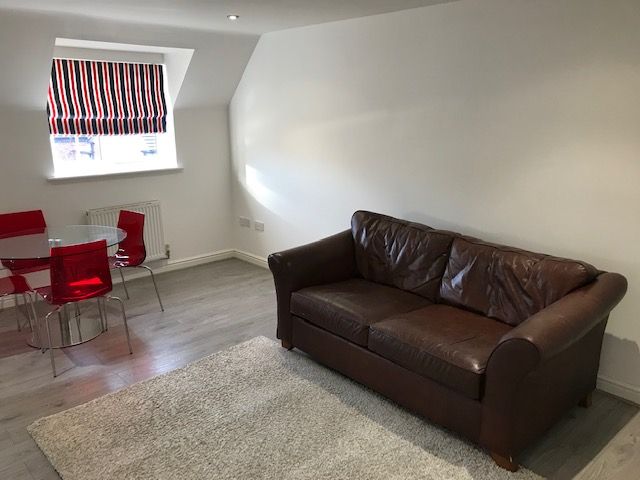 Property photo 3 of 10 Lounge 1