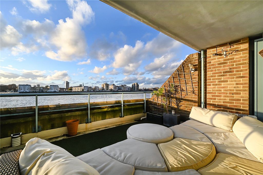 Property photo 3 of 14 View