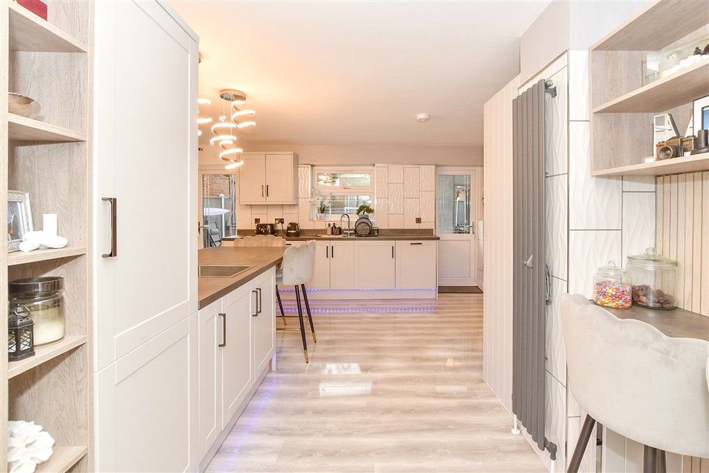 Property photo 2 of 25 Kitchen/ Breakfast Room