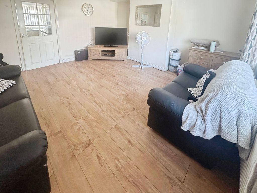 Property photo 2 of 10 Lounge