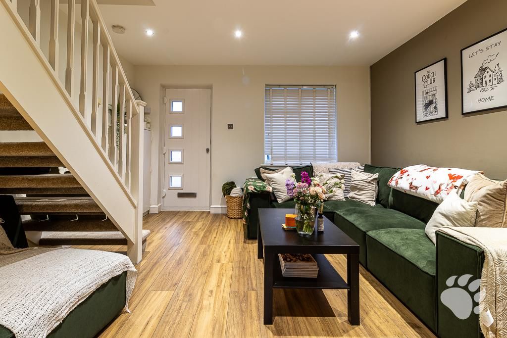 Property photo 3 of 16 Lounge