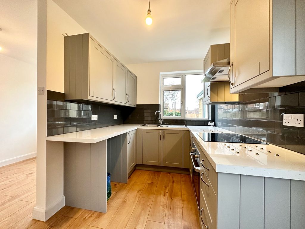 Property photo 3 of 9 Kitchen