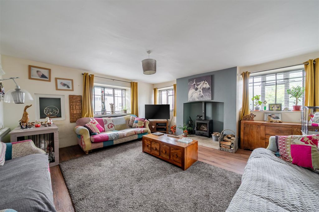 Property photo 2 of 16 Sitting Room