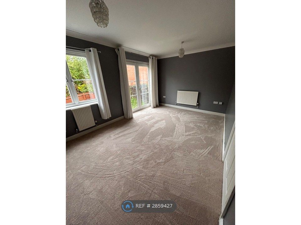 Property photo 3 of 11 Lounge