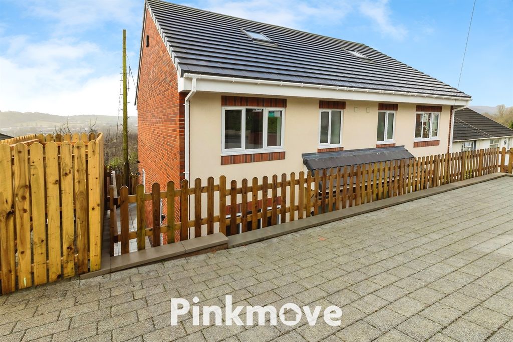 Property photo 1 of 32