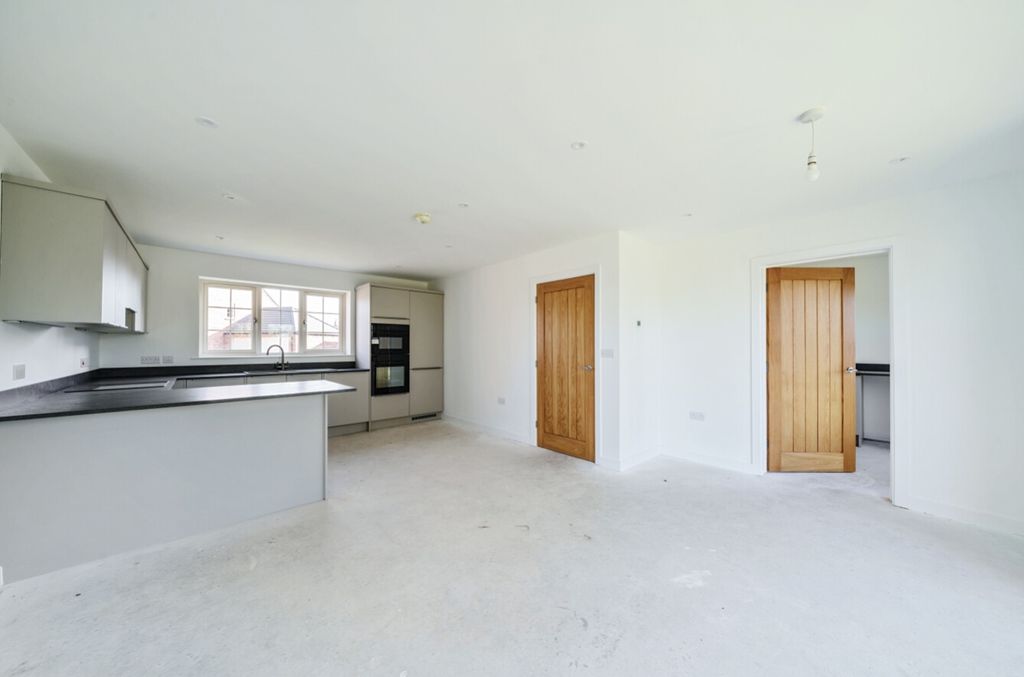 Property photo 2 of 16 1204582 (3)