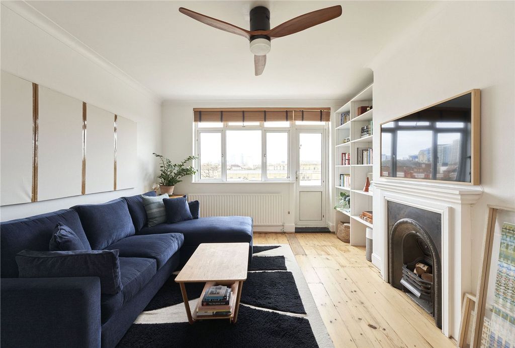 Property photo 2 of 12 Osier Court, E1