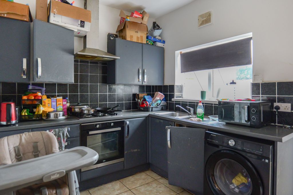 Property photo 3 of 12