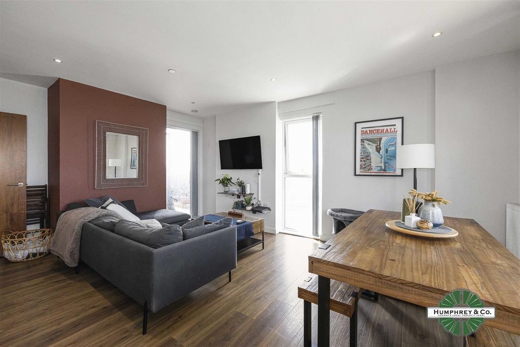 Property photo 1 of 15 Flat 17 Dunedin Road 142 Siskin Apartments -010.Jp