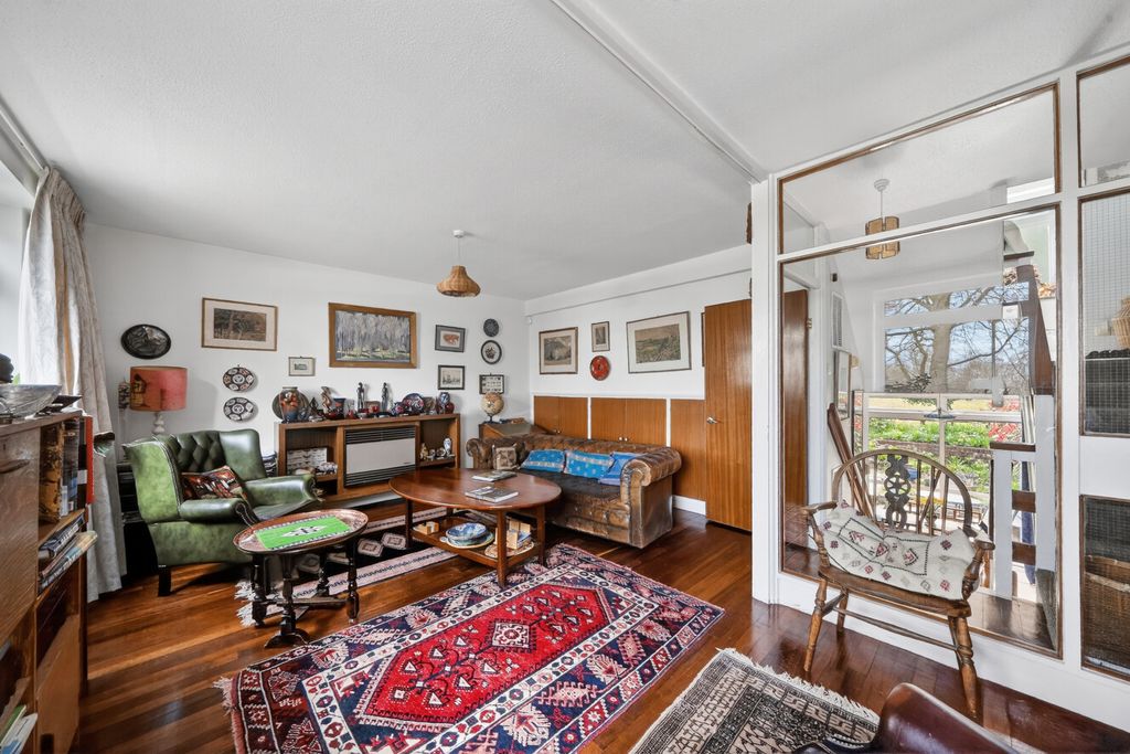 Property photo 3 of 21 1433716-14-69c3Ca...