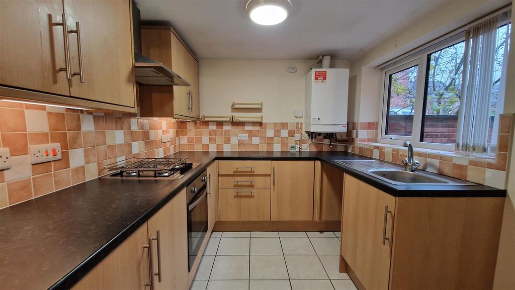 Property photo 2 of 8 Kitchen