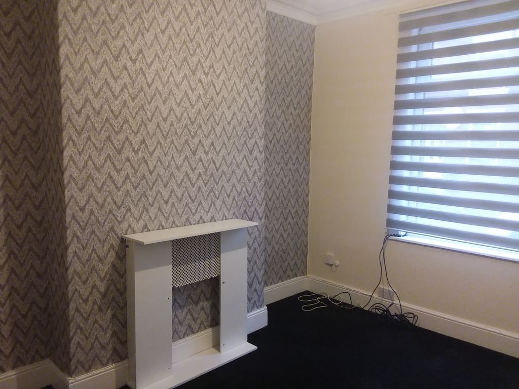 Property photo 3 of 8 Lounge