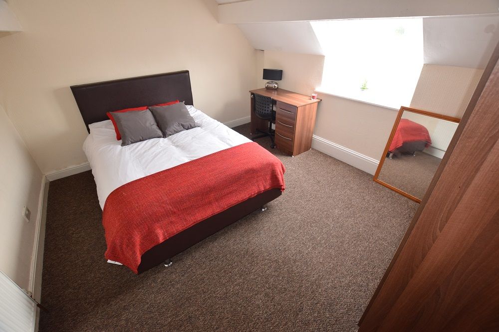 Property photo 1 of 7 Double Bedroom