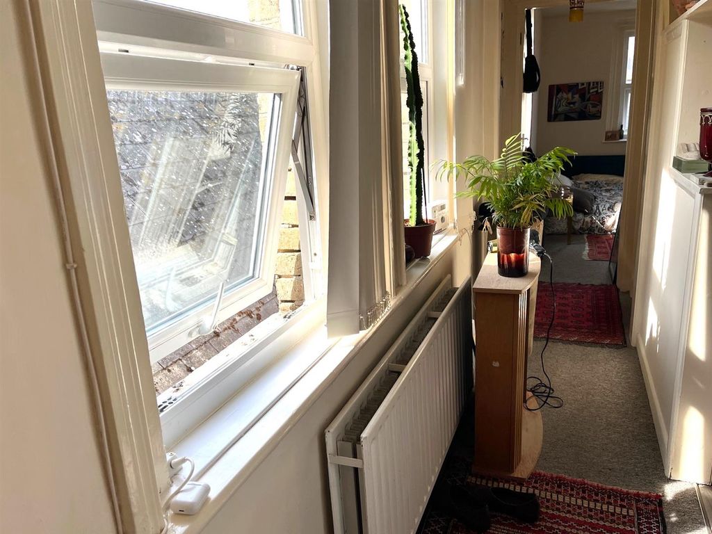 Property photo 2 of 5 4219 Hall.Jpg