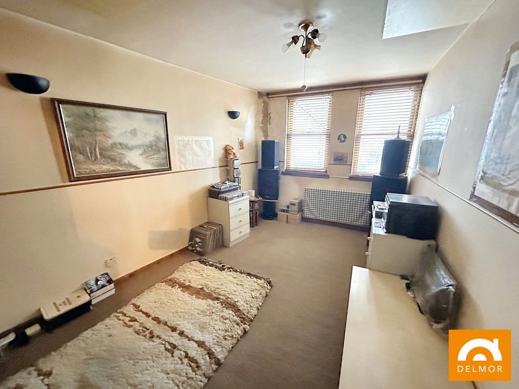 Property photo 3 of 8
