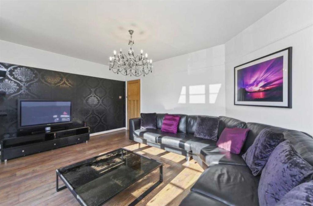 Property photo 1 of 8 Main-Image-337