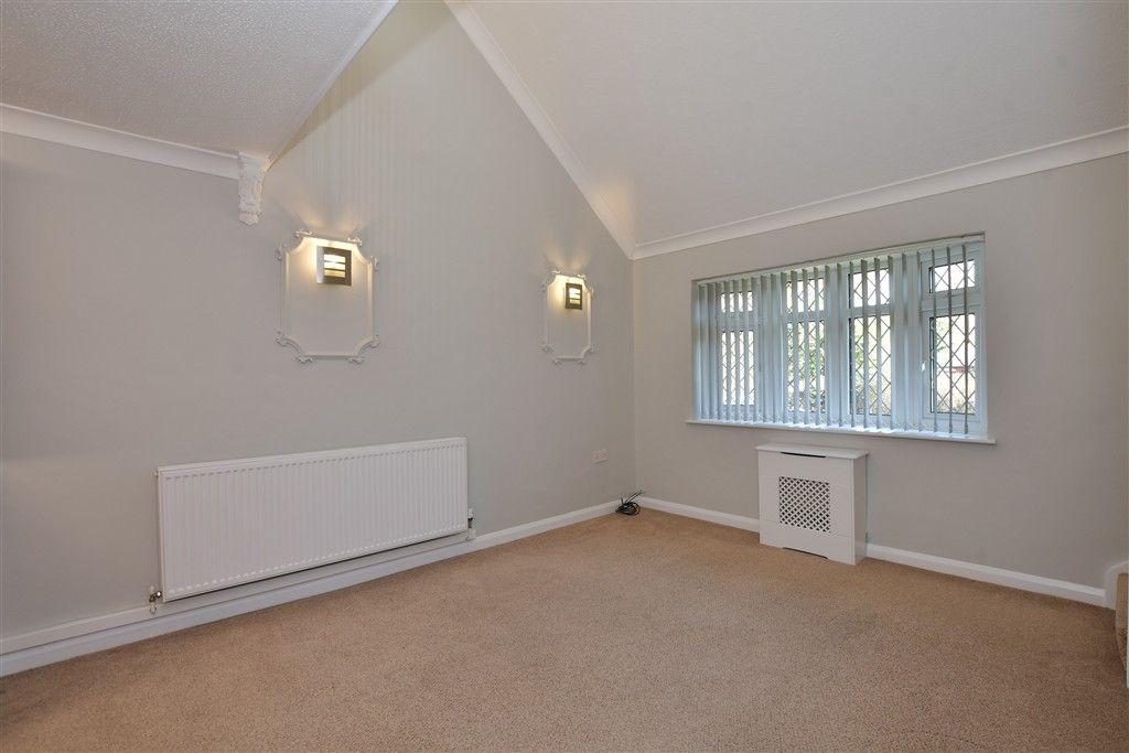 Property photo 3 of 9 Lounge/Dining Area