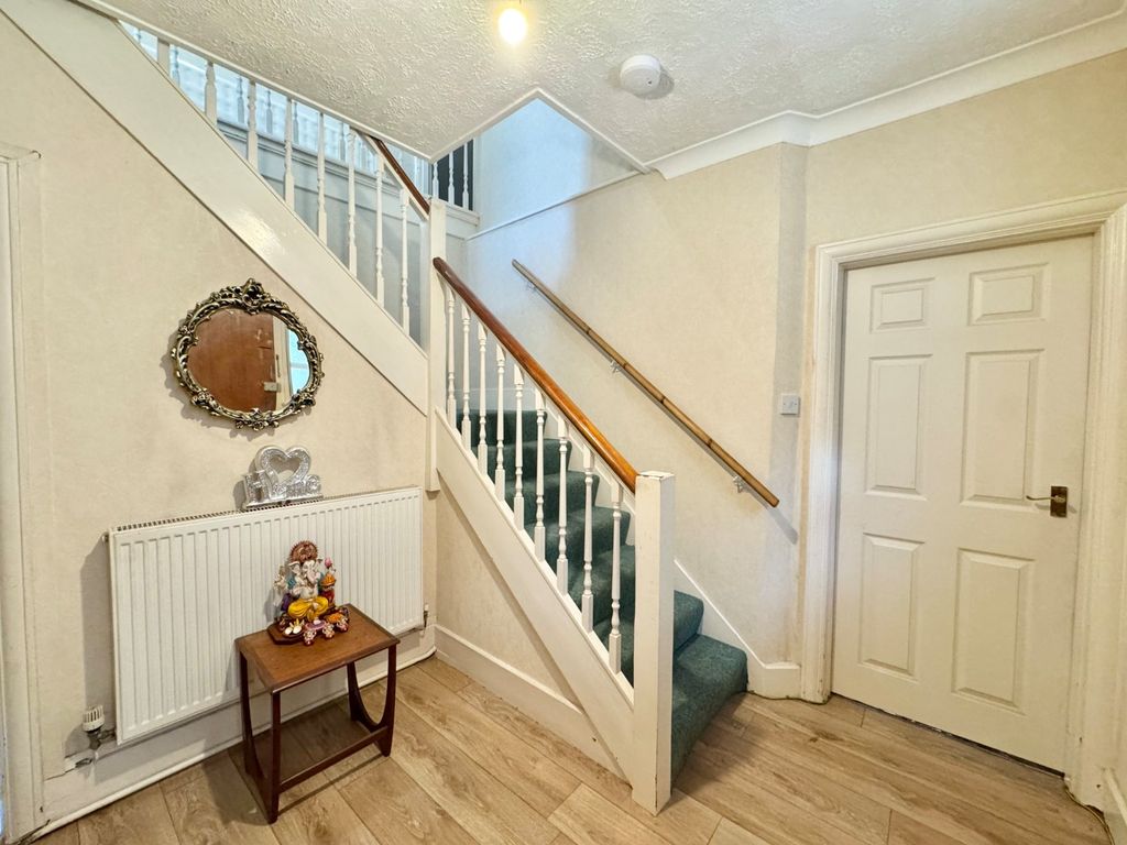 Property photo 2 of 28 Picture No. 59