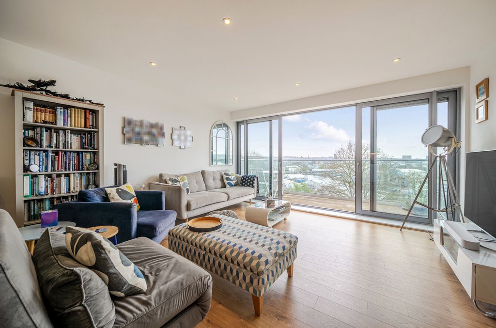 Property photo 2 of 19 1441368-8-69d8F1E...