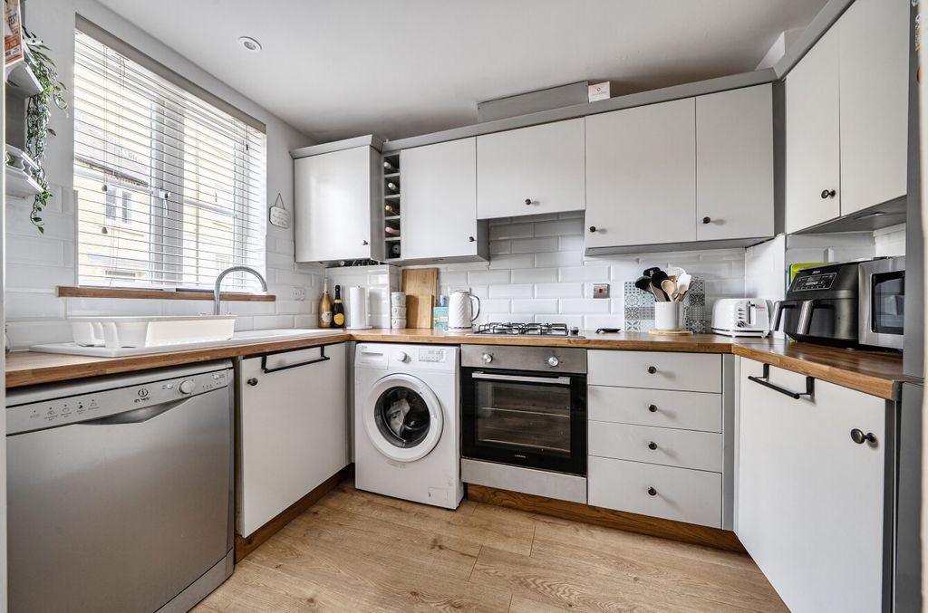 Property photo 3 of 17 1525214-12-6Aba7B...