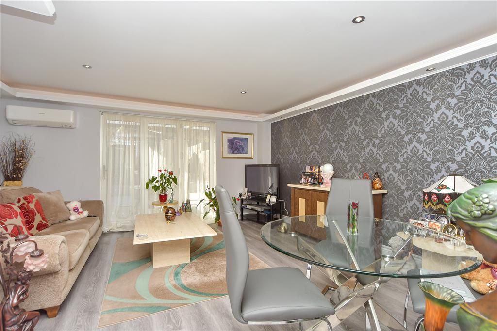 Property photo 2 of 12 Lounge/Diner