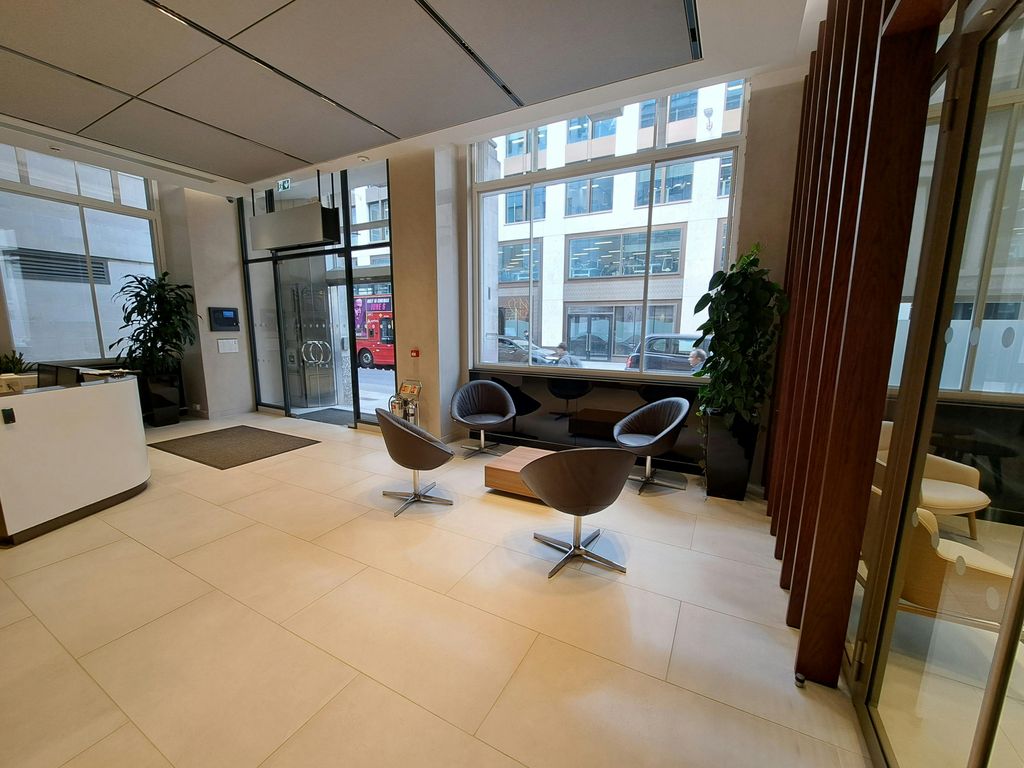 Property photo 3 of 4 3 42 Moorgate  Reception 2.Jpg