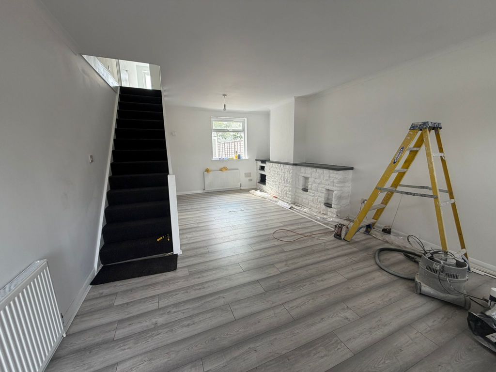 Property photo 1 of 15 A Spacious 4-Bedroom Family Home To Rent N9