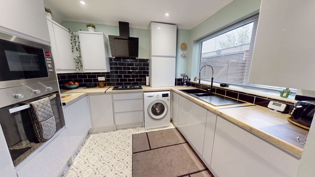 Property photo 3 of 15