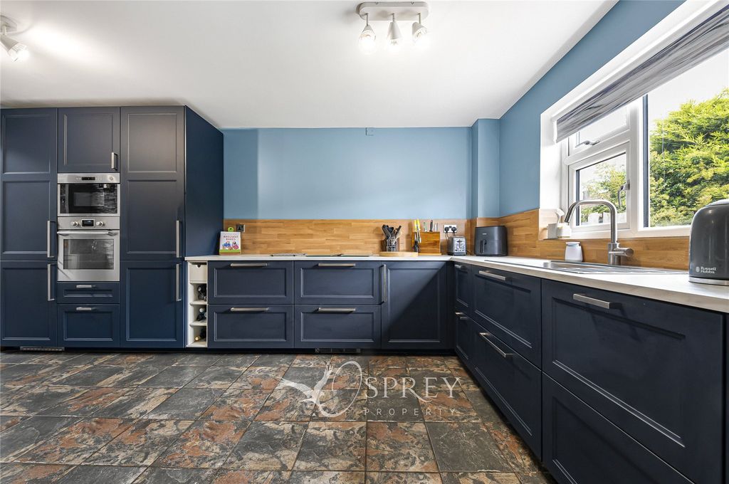 Property photo 3 of 13 Kitchen