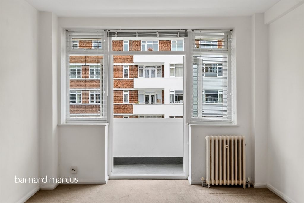 Property photo 3 of 12 Balcony