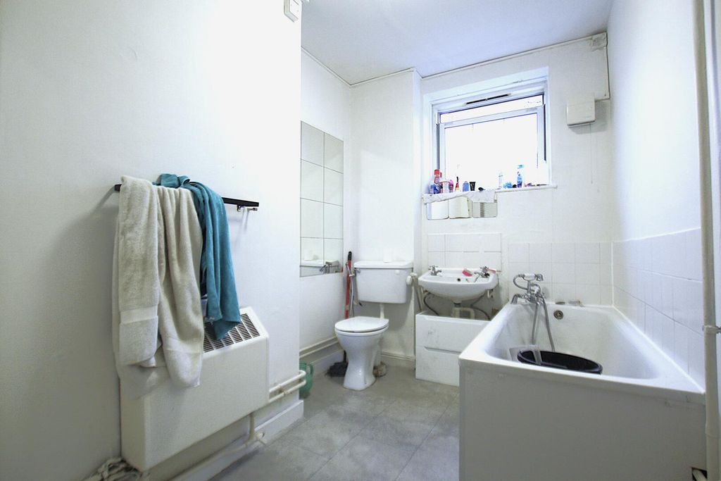 Property photo 2 of 6 Bathroom